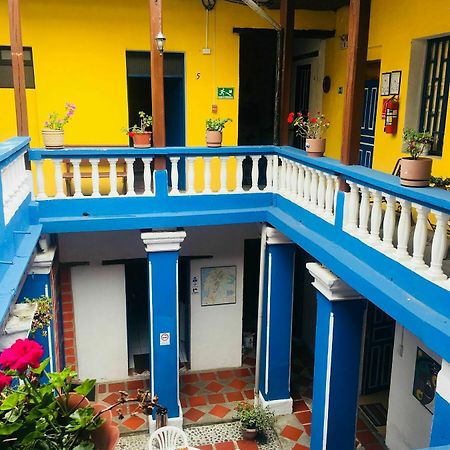 Hotel Blue Door Housing Historic Quito Esterno foto