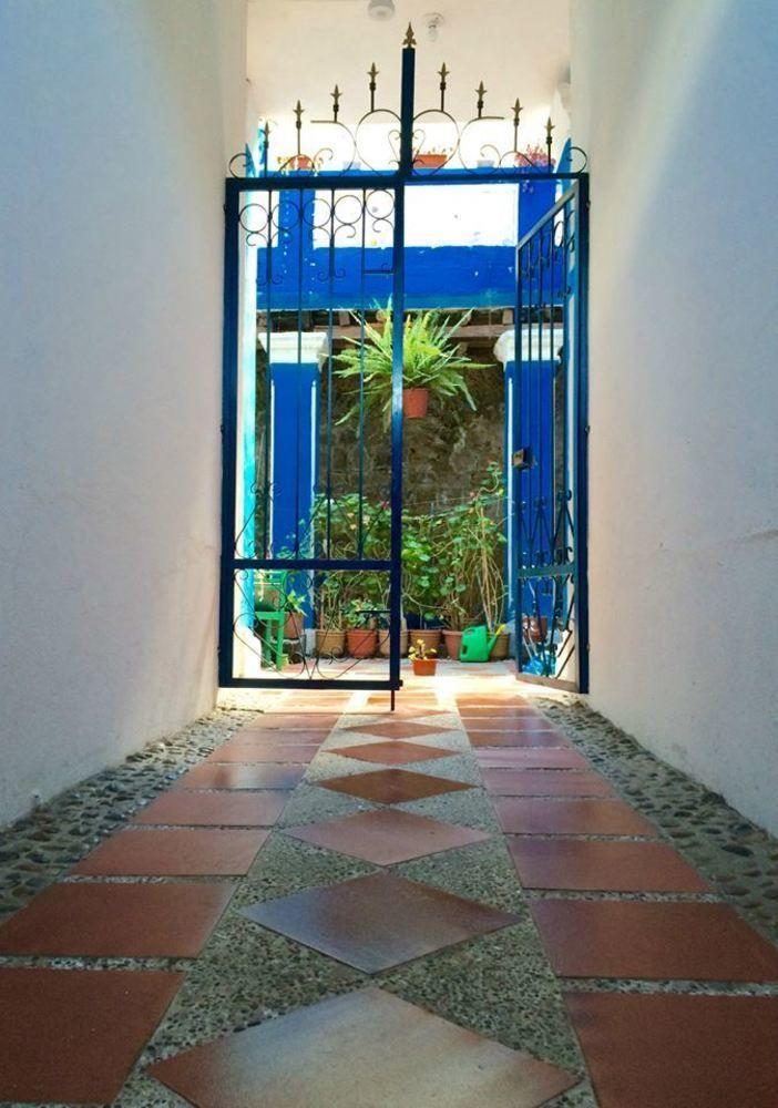 Hotel Blue Door Housing Historic Quito Esterno foto