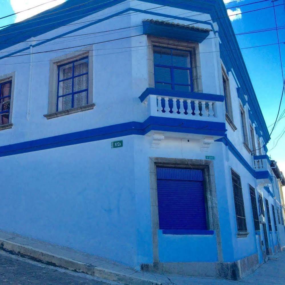 Hotel Blue Door Housing Historic Quito Esterno foto