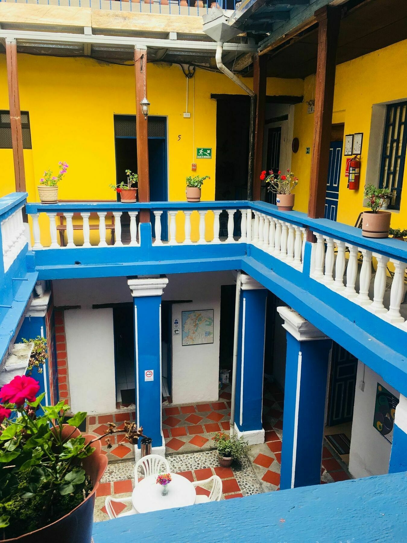 Hotel Blue Door Housing Historic Quito Esterno foto